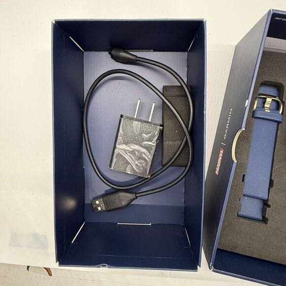 GARMIN MARVEL Special Edition Smartwatch Legacy Hero Series: Captain Marvel EUC - Picture 7 of 16